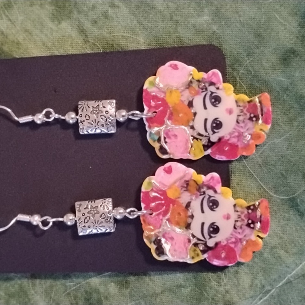 🎃🩷Hand Crafted Colorful Frida Kahlo Earrings🩷 - Picture 2 of 5